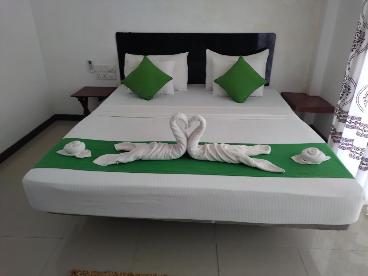 Village Mango Resort Yala Tissamaharama Exteriör bild