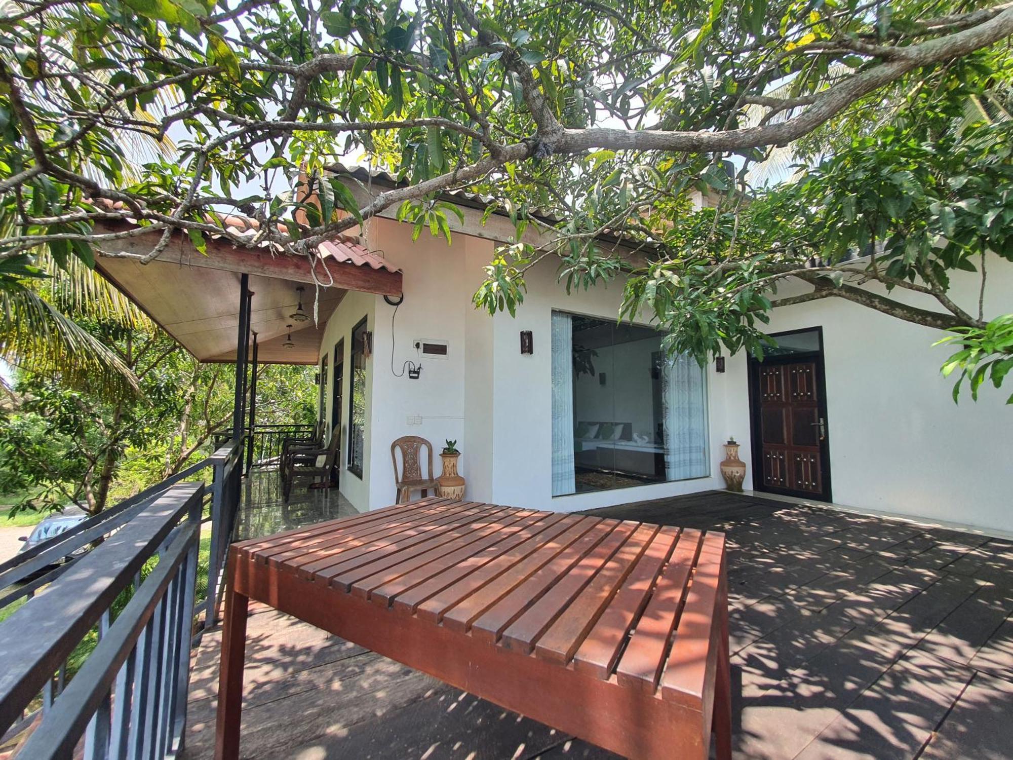 Village Mango Resort Yala Tissamaharama Exteriör bild
